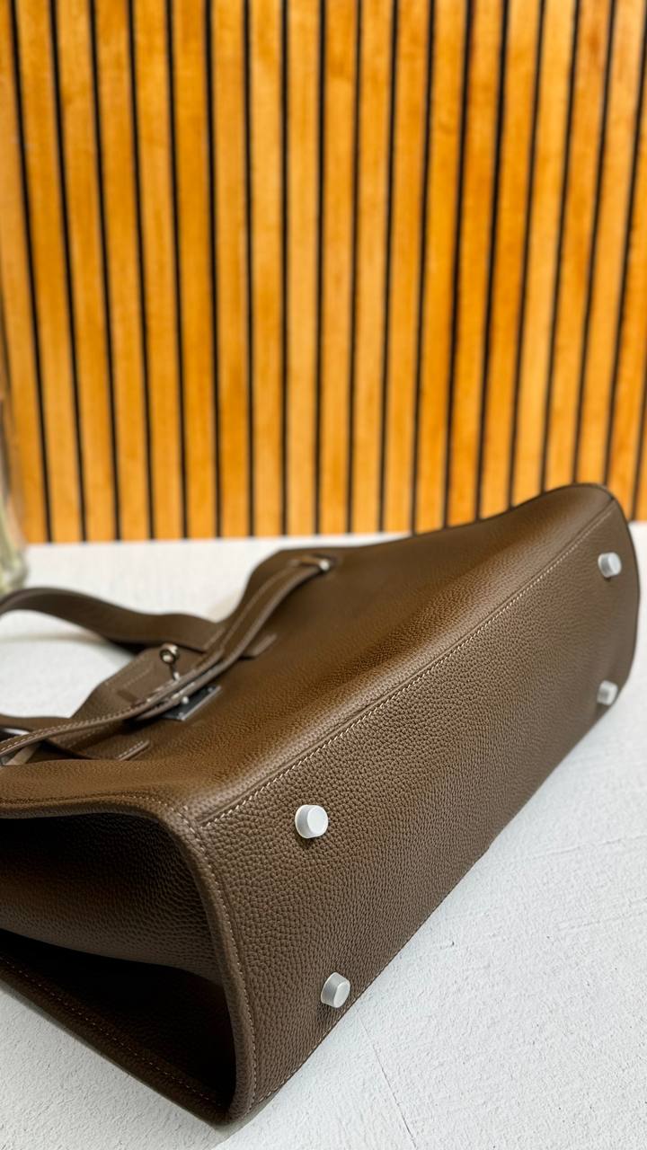 Urban Luxe — Genuine Leather Power Tote