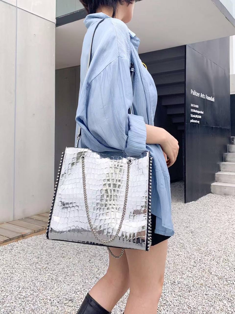 Croc Luxe — Bold Leather Tote with Chain Elegance