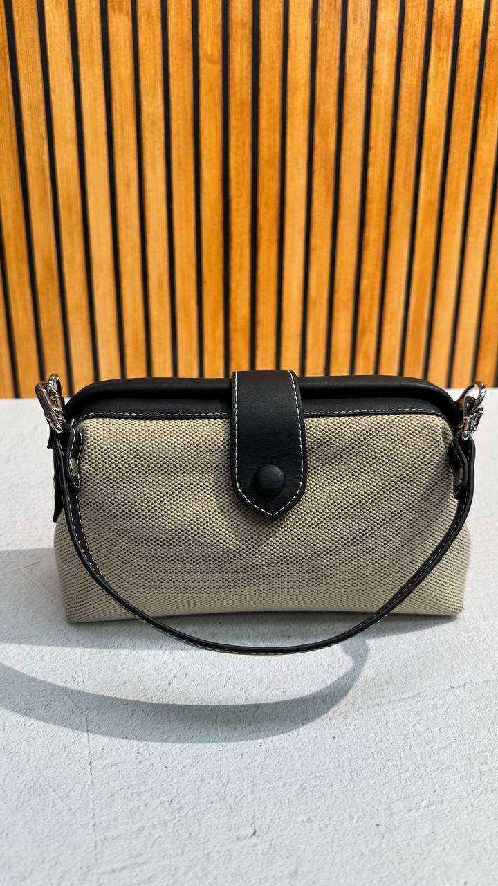 Compact Elegance — Women’s shoulder bag