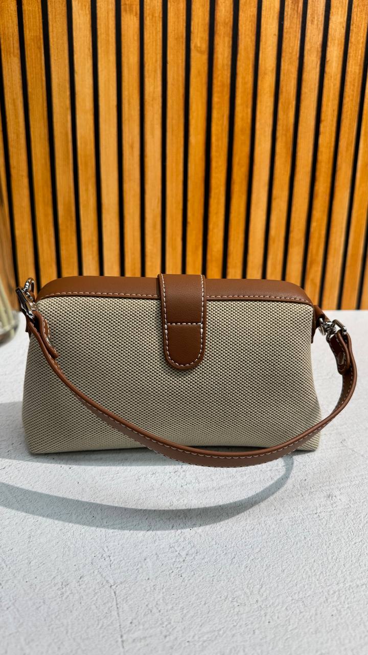 Compact Elegance — Women’s shoulder bag