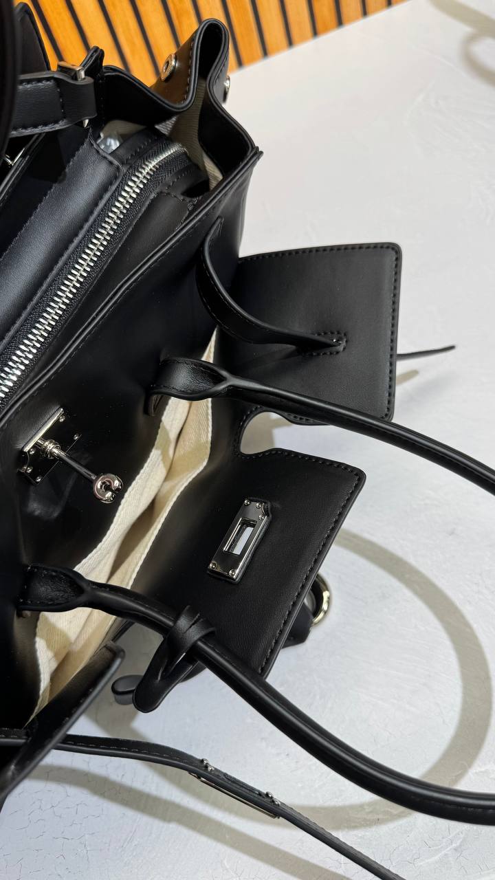 “Urban Elegance” — Genuine Leather Handbag