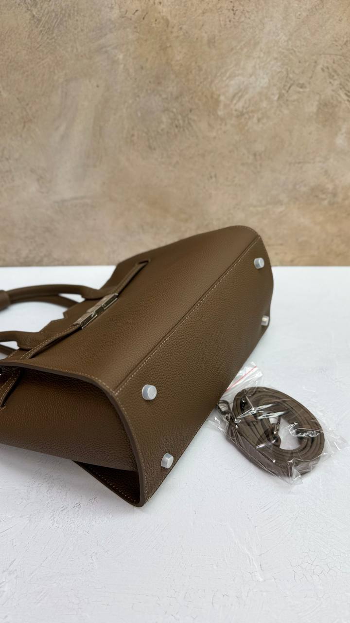 “Luna Classica” Bag — Genuine Leather, Premium Hardware, Timeless Elegance