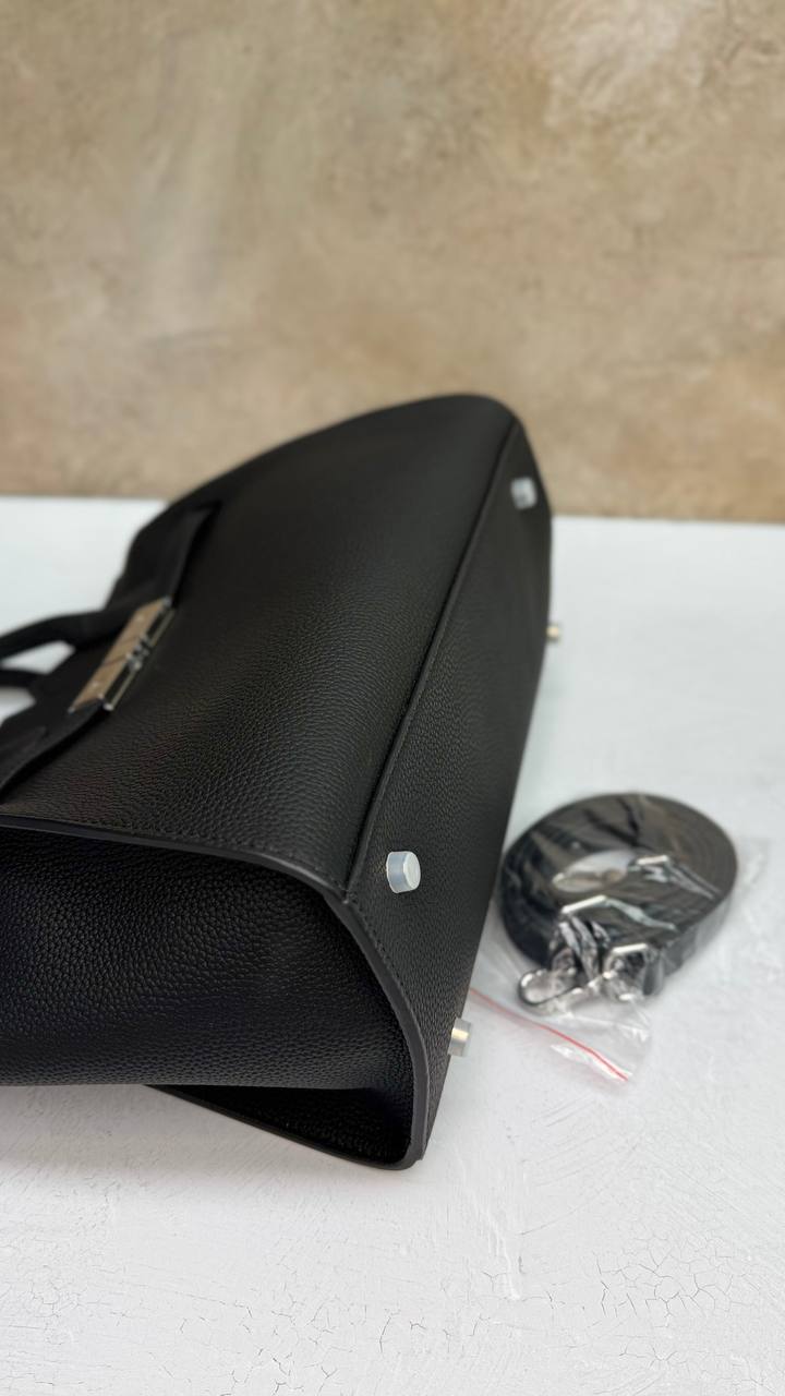 “Luna Classica” Bag — Genuine Leather, Premium Hardware, Timeless Elegance