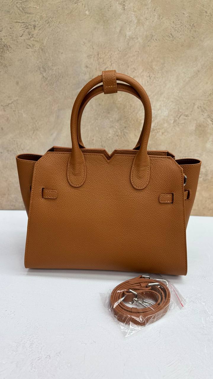 “Luna Classica” Bag — Genuine Leather, Premium Hardware, Timeless Elegance