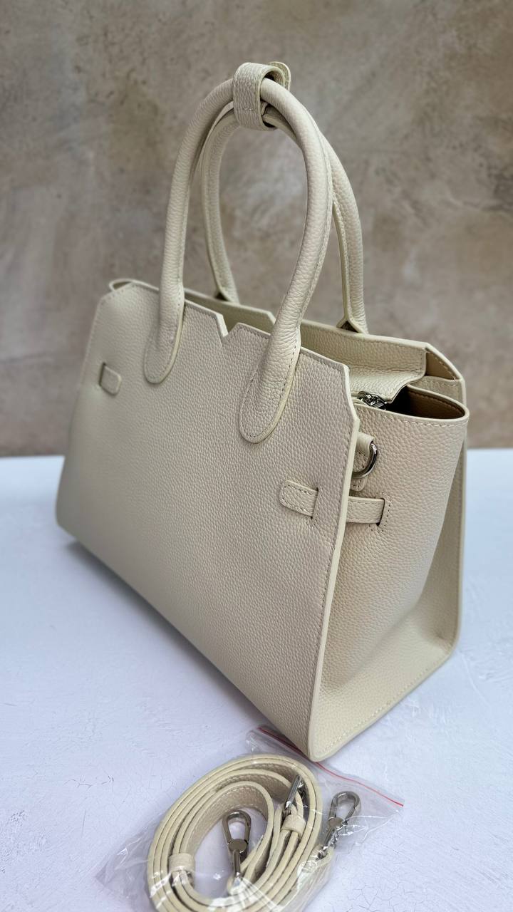 “Luna Classica” Bag — Genuine Leather, Premium Hardware, Timeless Elegance