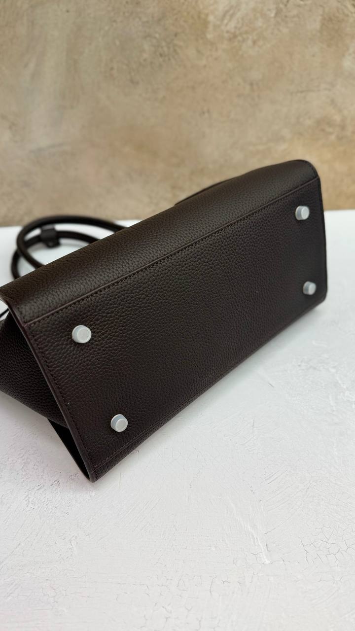 “Luna Classica” Bag — Genuine Leather, Premium Hardware, Timeless Elegance