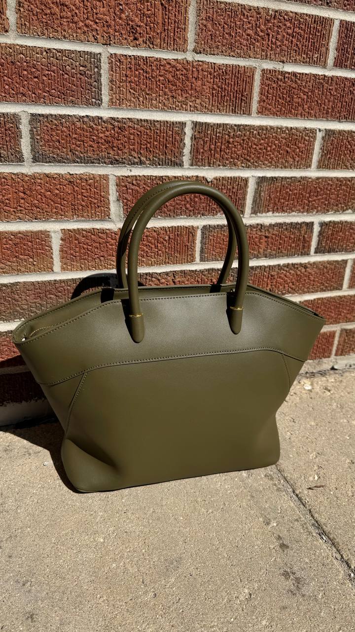 Gleam Luxe — Genuine Leather Tote Bag with a Metallic Shine ✨