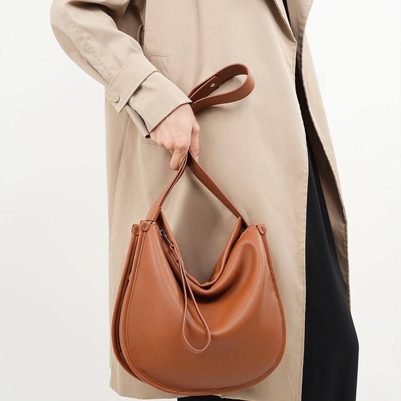 “Eleganza Minimalista” — leather bag for a modern style