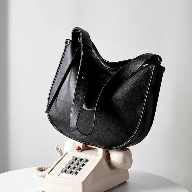 “Eleganza Minimalista” — leather bag for a modern style