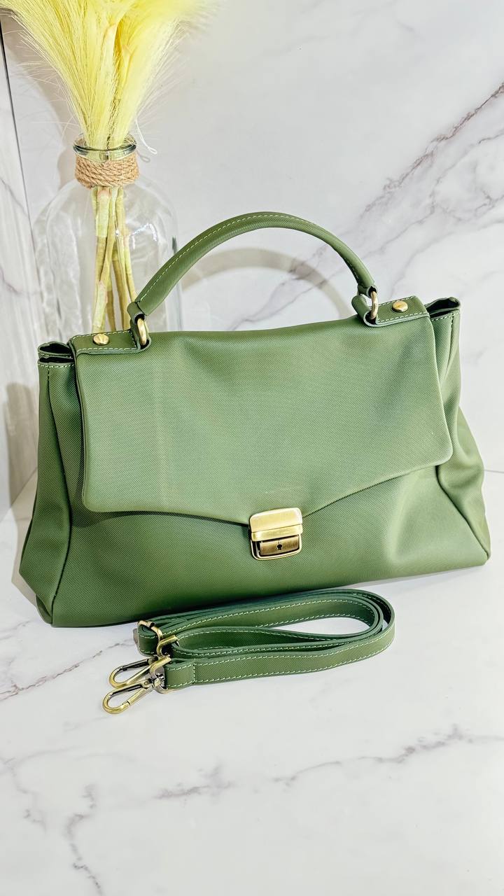 Elegant Green Leather Handbag – Versatile & Timeless Design