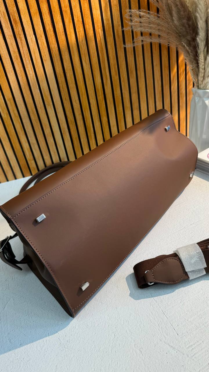 GRANDEUR ELITE Handbag – A Symbol of Elegance and Prestige