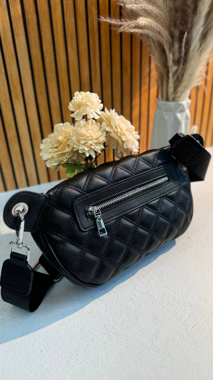 “Urban Luxe: Elegant Leather Crossbody Bag for the Stylish and Active”