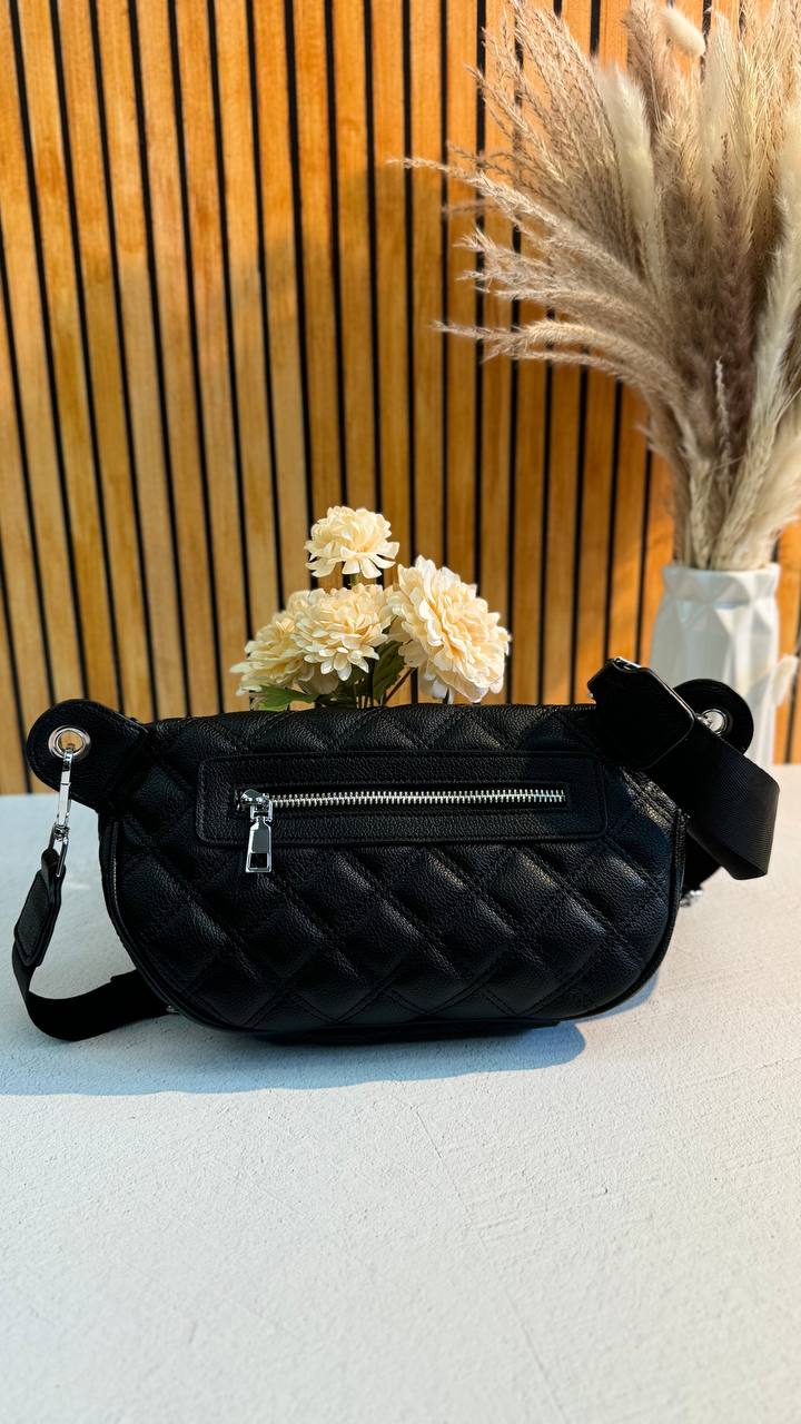 “Urban Luxe: Elegant Leather Crossbody Bag for the Stylish and Active”