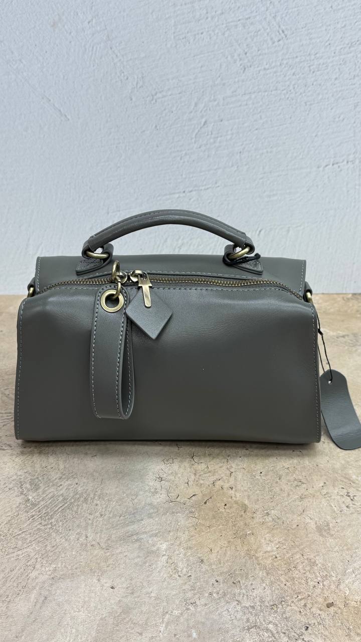 Lusso Belleza” – Genuine Leather Handbag with Versatile Strap