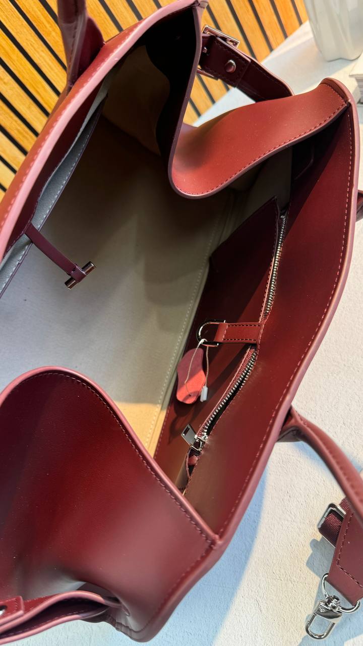GRANDEUR ELITE Handbag – A Symbol of Elegance and Prestige