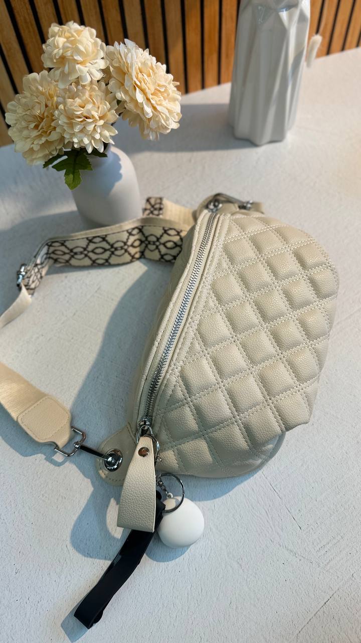 “Urban Luxe: Elegant Leather Crossbody Bag for the Stylish and Active”