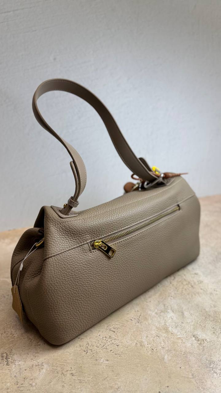 The “Modern Charm” genuine leather bag