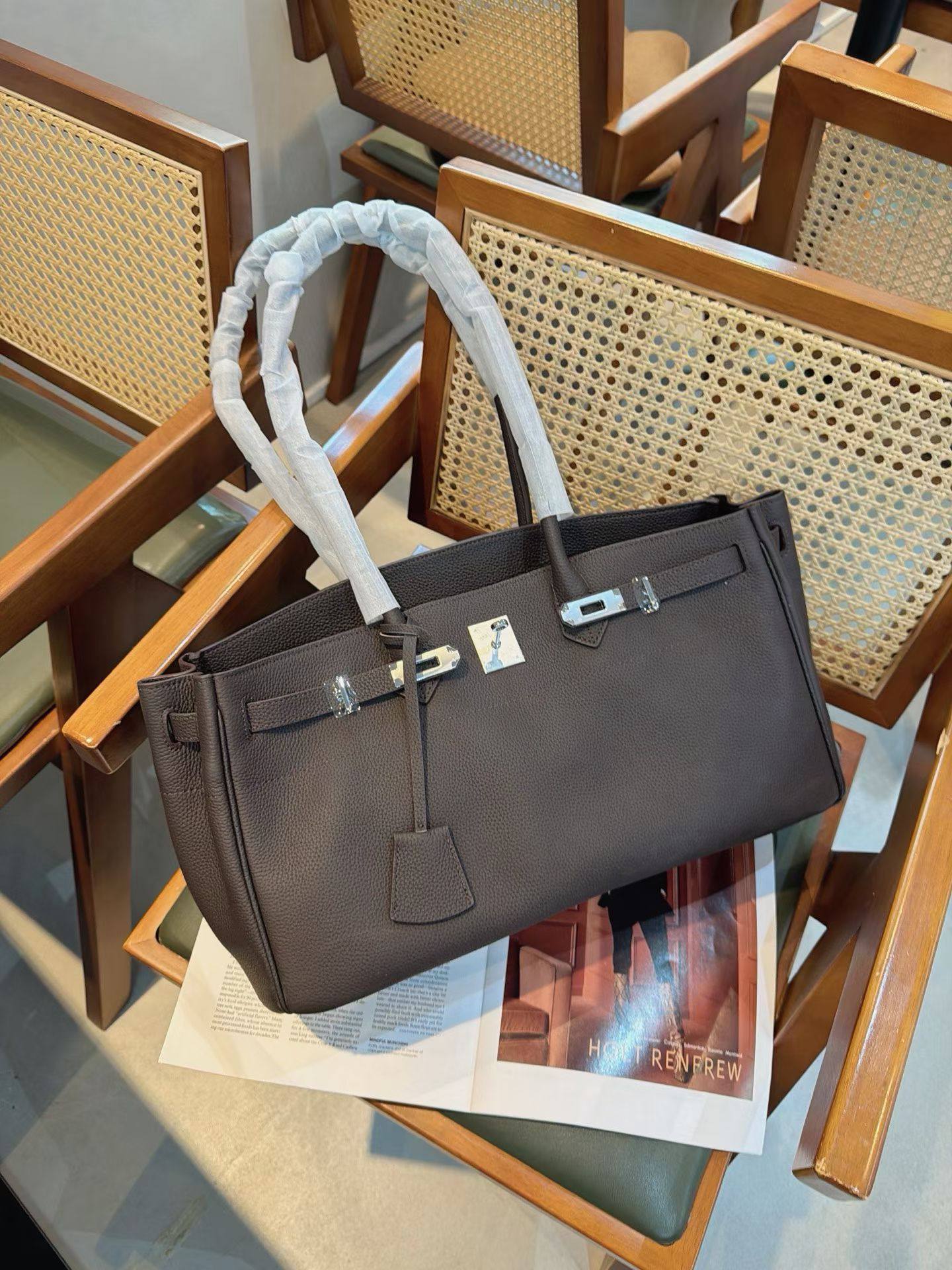 Pre-order. Valentina Grande — Genuine Leather Shoulder Bag