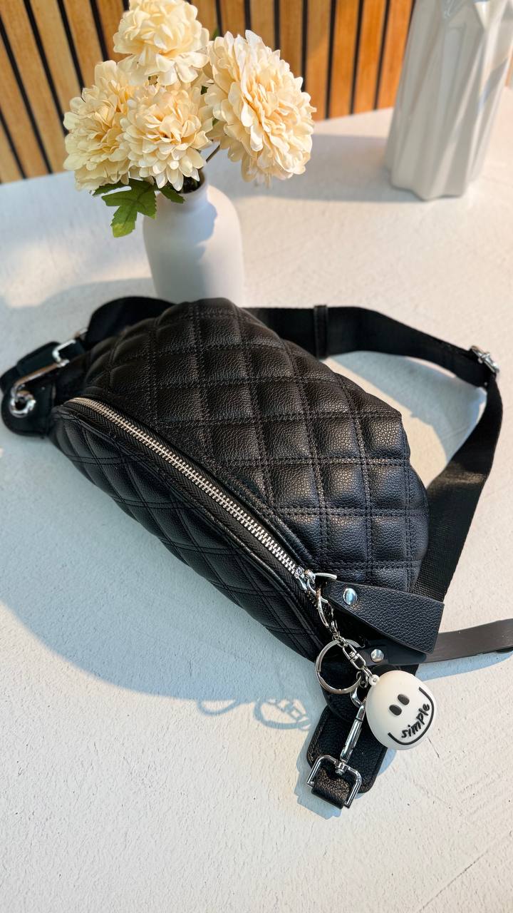 “Urban Luxe: Elegant Leather Crossbody Bag for the Stylish and Active”