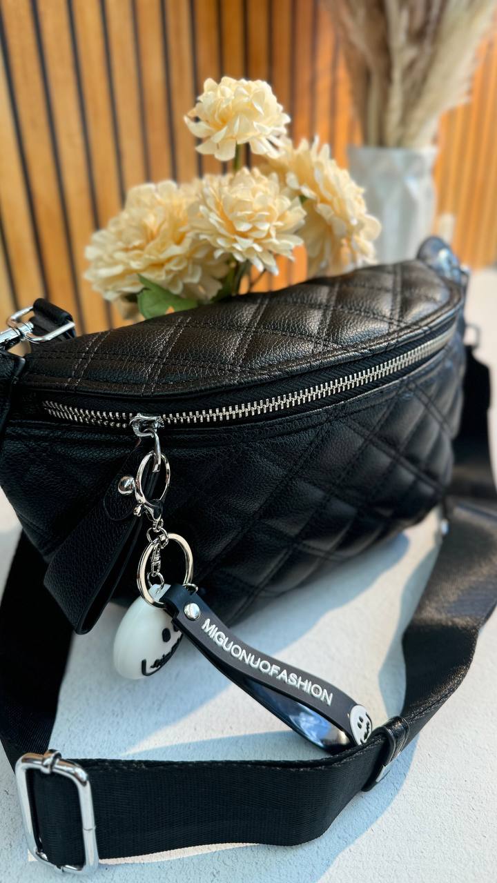 “Urban Luxe: Elegant Leather Crossbody Bag for the Stylish and Active”