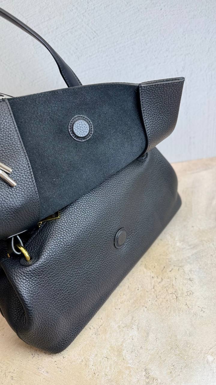 The “Modern Charm” genuine leather bag