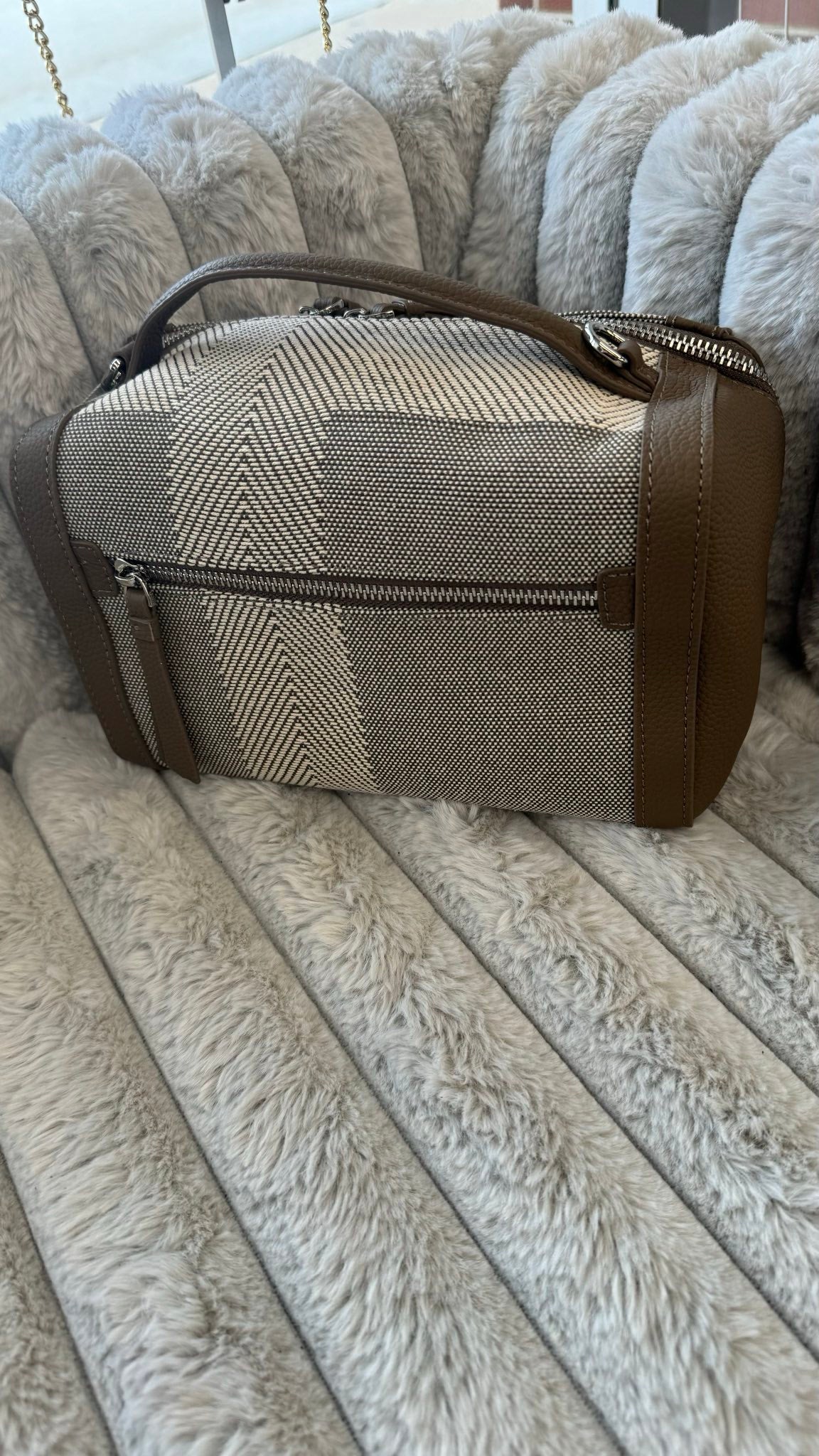 Elegant Boxy Chic Bag”