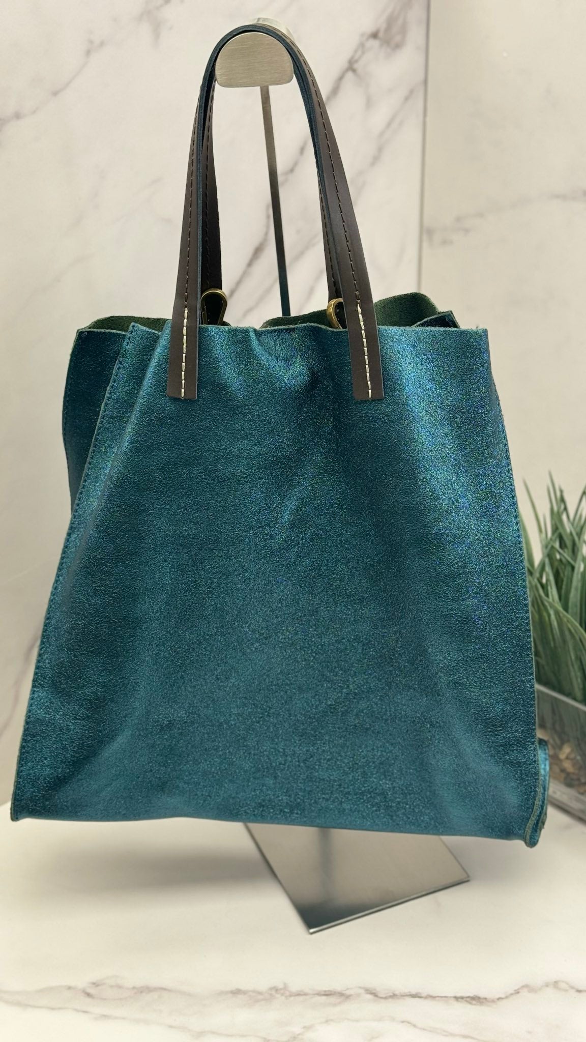 Gleam — Elegant Leather Shoppers