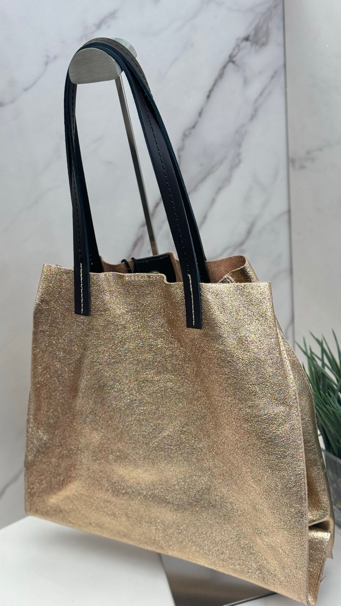 Gleam — Elegant Leather Shoppers