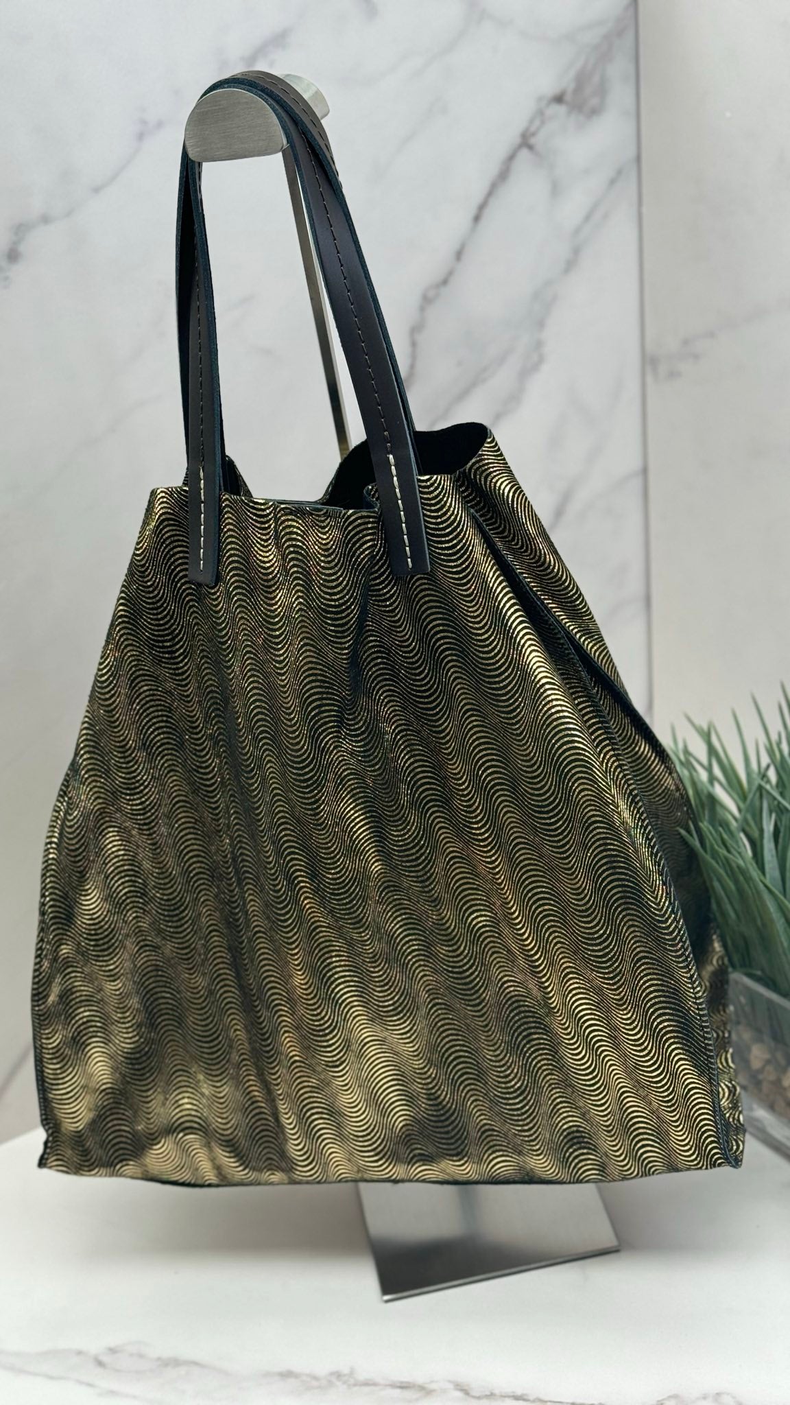 Gleam — Elegant Leather Shoppers