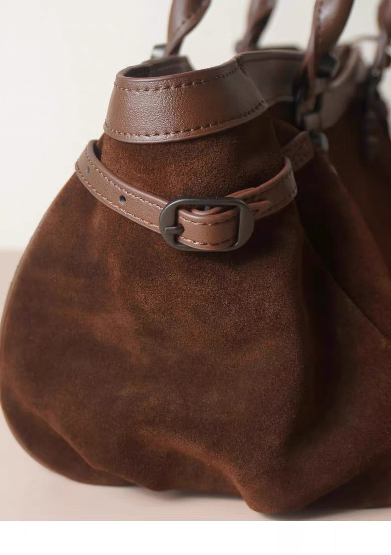 “Terra Brown” — a stylish leather bag with character