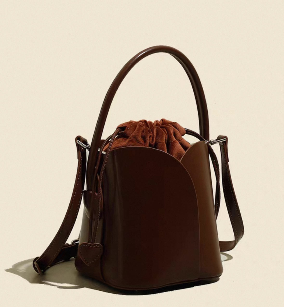 Elegance Charm – Genuine Leather Bucket Bag with Top Handle and Adjustable Strap