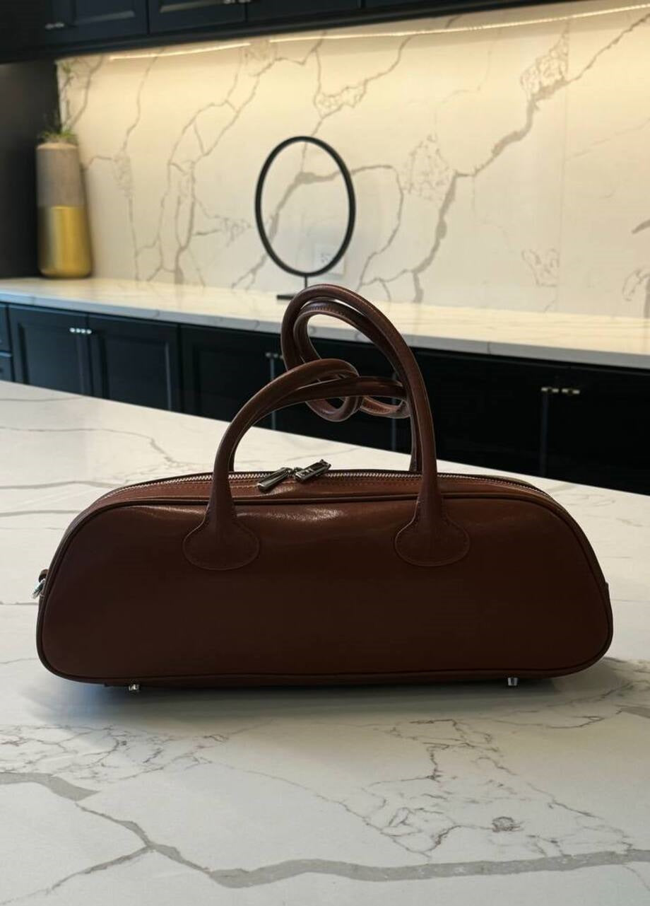 “Eleganza Nera” — Italian Leather Bag