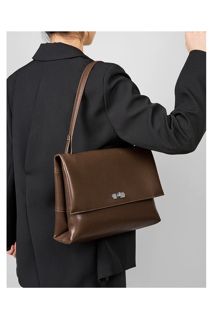 Véda Luxe – Exquisite Minimalism in Leather