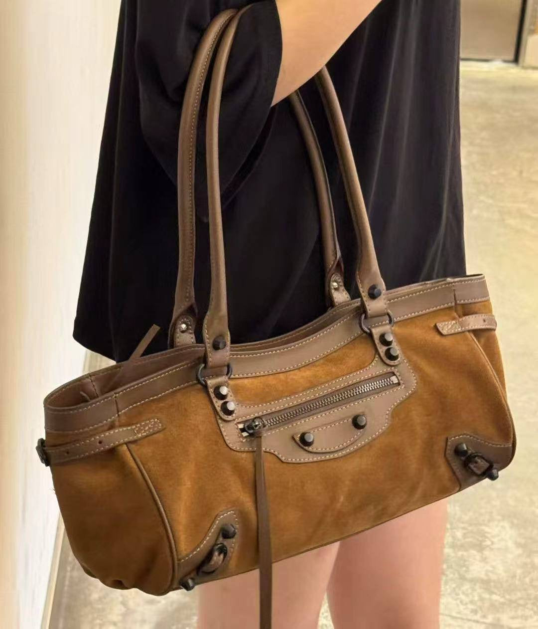 “Terra Brown” — a stylish leather bag with character