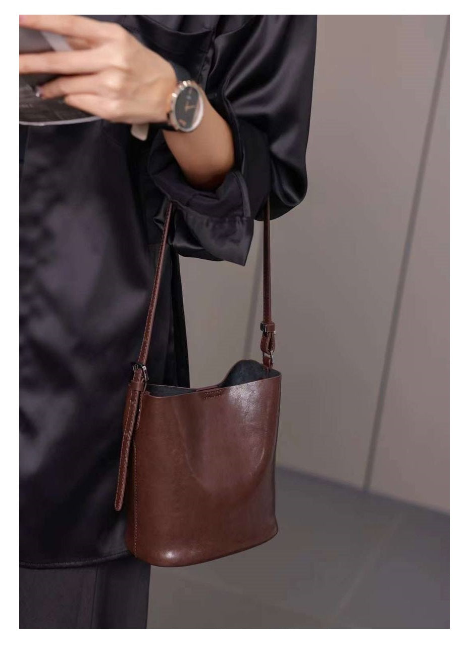 “Vera” – elegant genuine leather bag