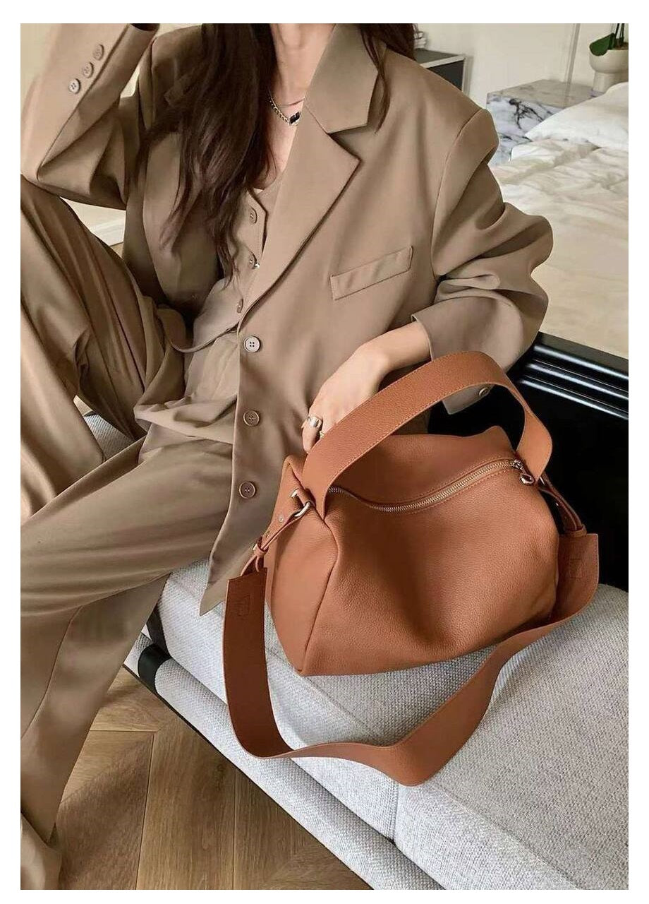 “Sienna — Elegant Leather Bag in Natural Shades”