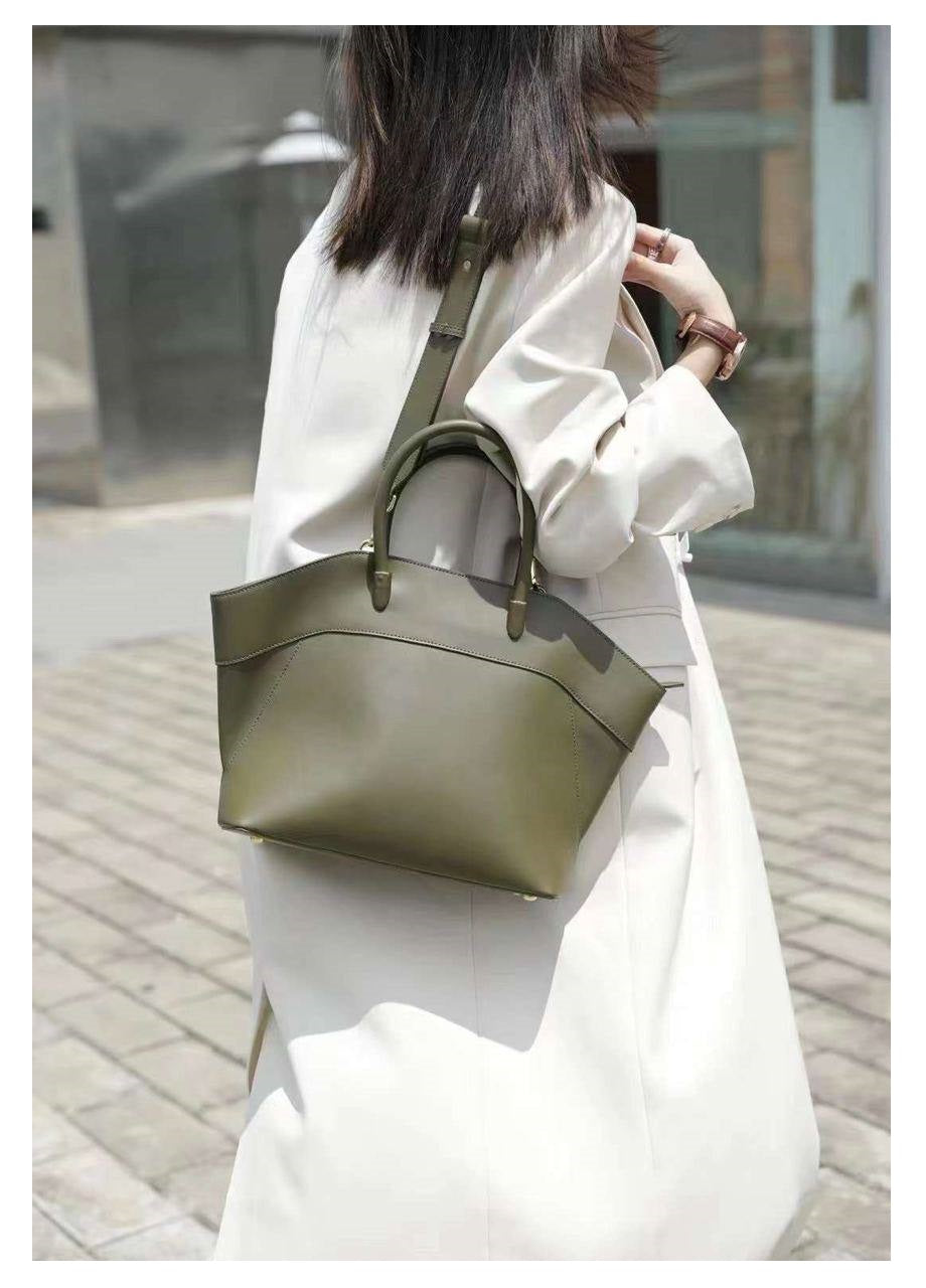Gleam Luxe — Genuine Leather Tote Bag with a Metallic Shine ✨