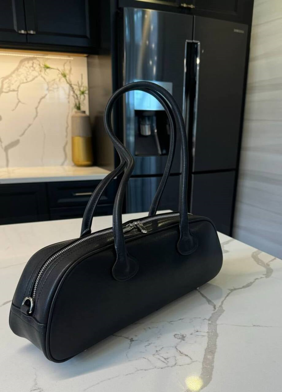 “Eleganza Nera” — Italian Leather Bag