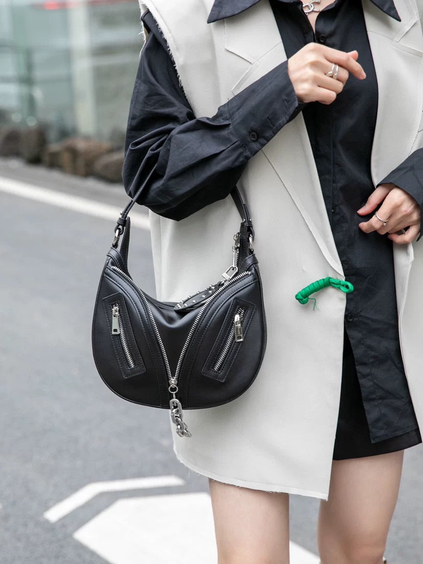 Urban Rebel Bag – Bold Style in Genuine Leather with a Chic Top Handle