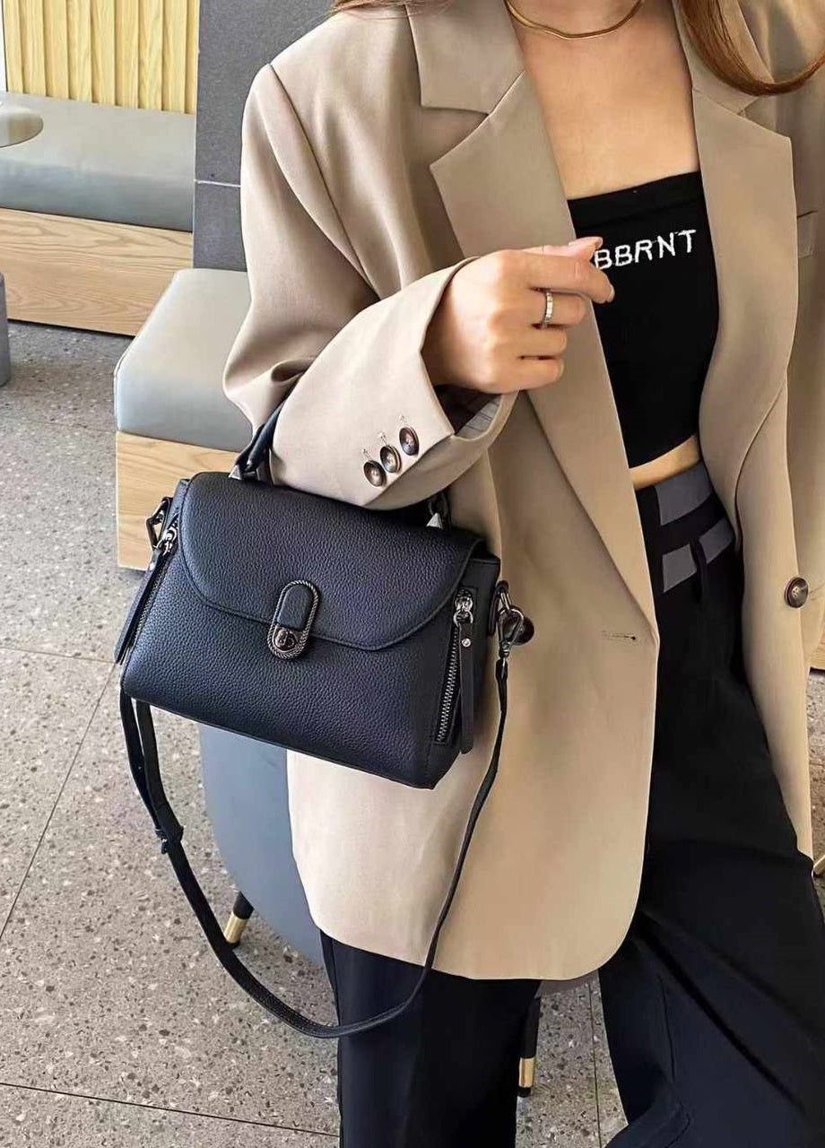 “Eleganza” — Leather Bag for a Modern Look