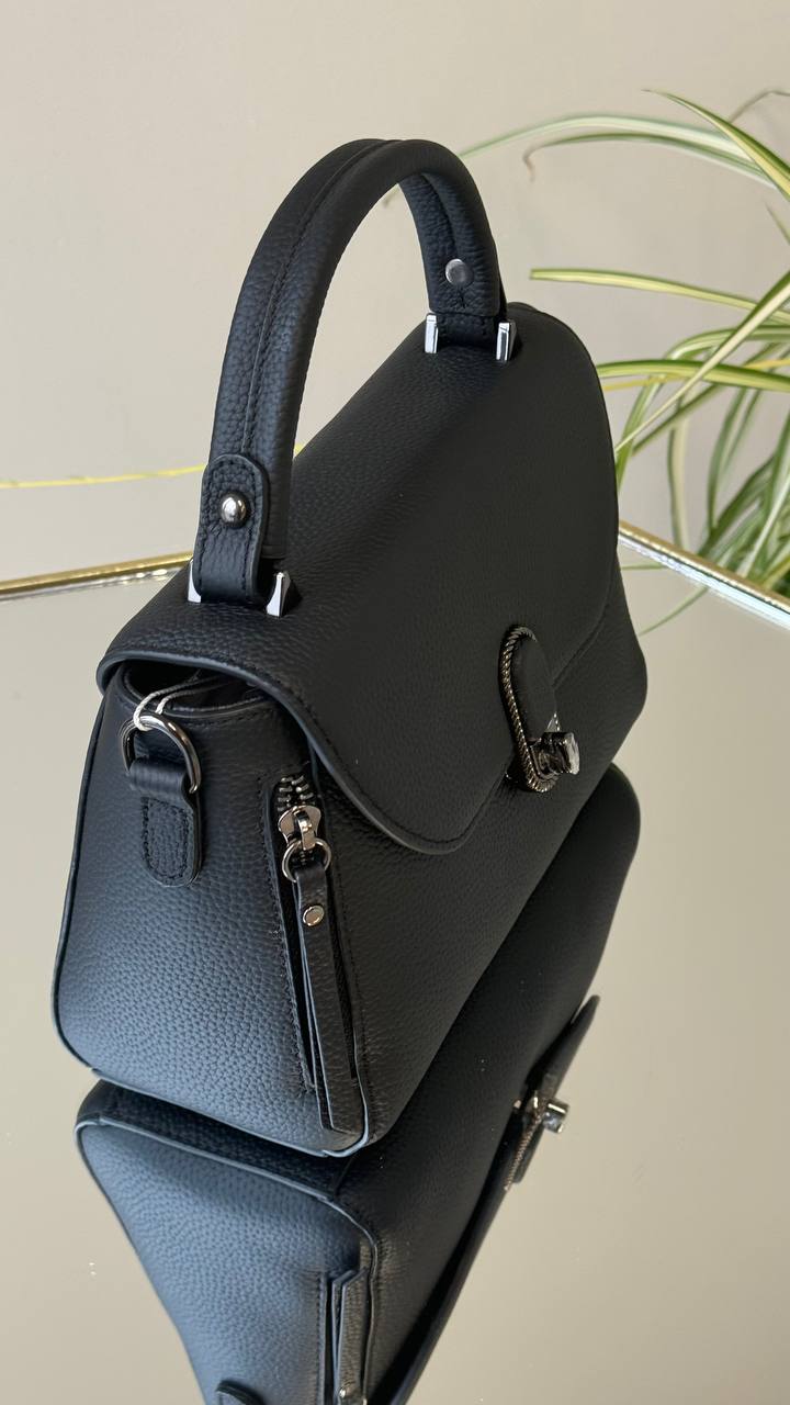 “Eleganza” — Leather Bag for a Modern Look