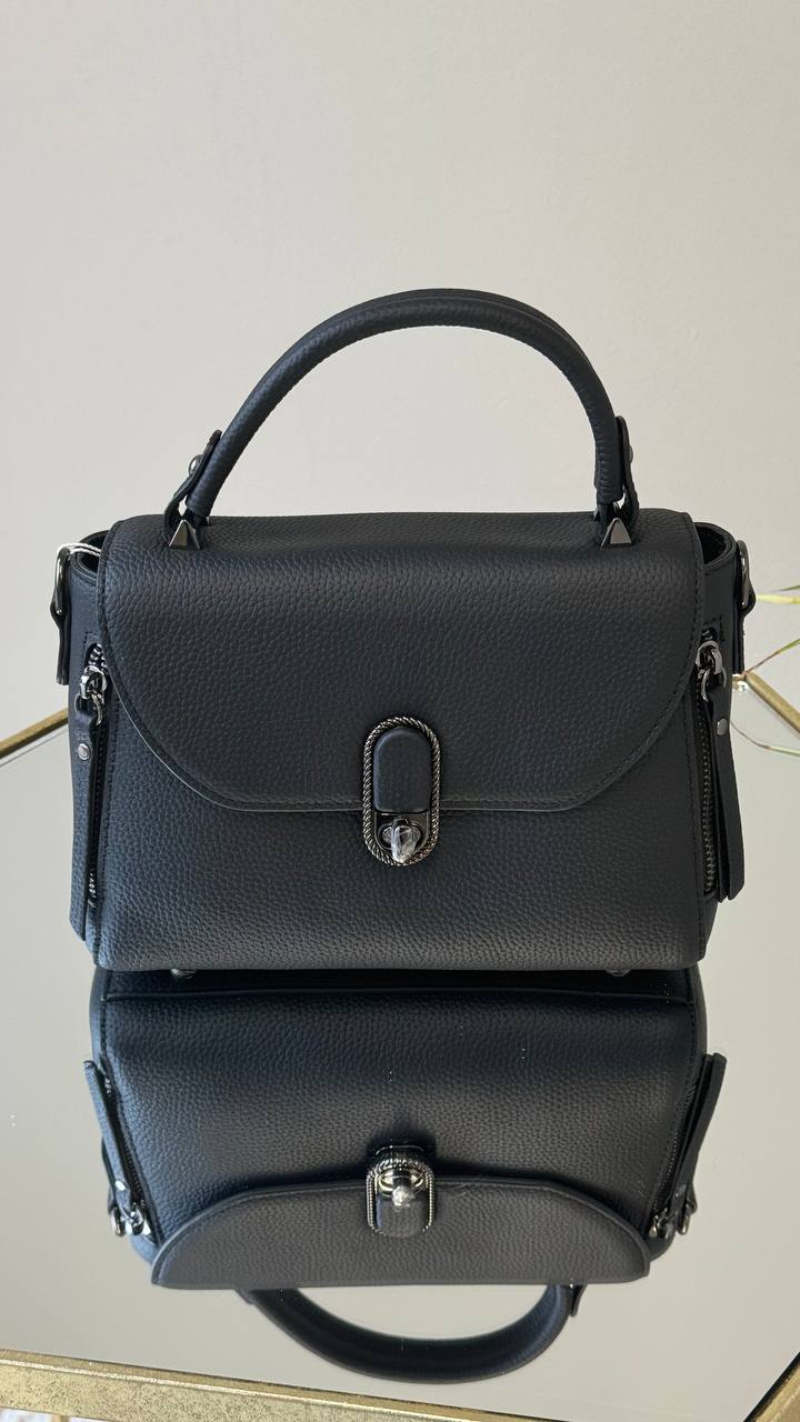 “Eleganza” — Leather Bag for a Modern Look