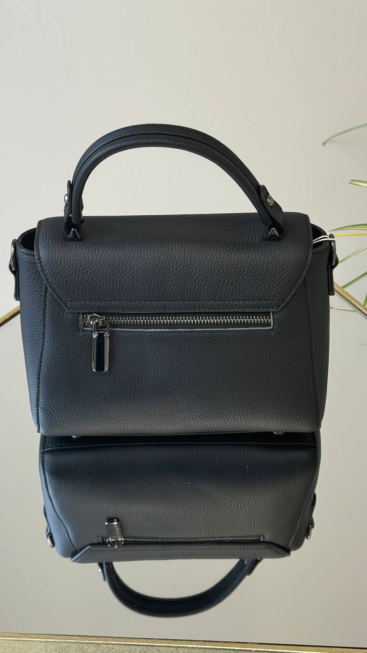 “Eleganza” — Leather Bag for a Modern Look