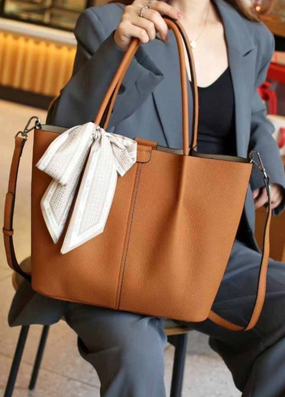 Bella Vita” — Modern Leather Tote Bag