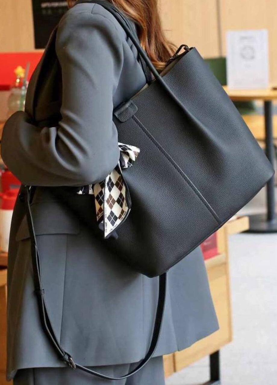 Bella Vita” — Modern Leather Tote Bag