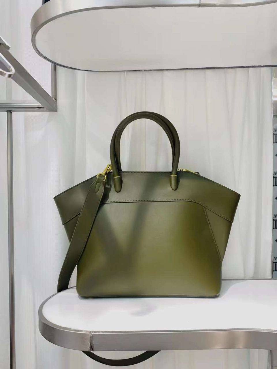 Gleam Luxe — Genuine Leather Tote Bag with a Metallic Shine ✨