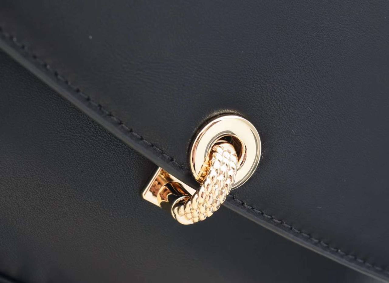 “Elegance” — Classic Genuine Leather Bag