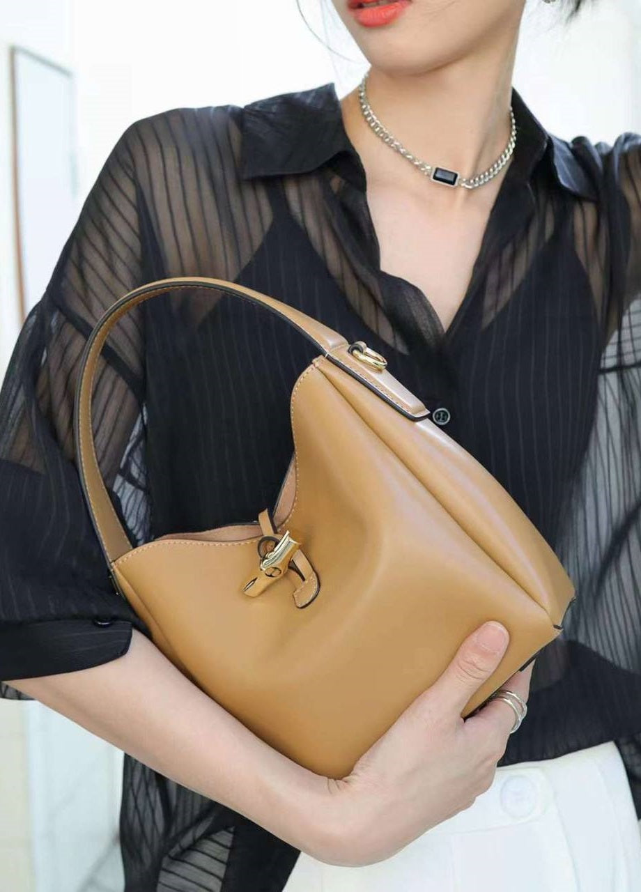 “Aura” — Elegant Genuine Leather Bag
