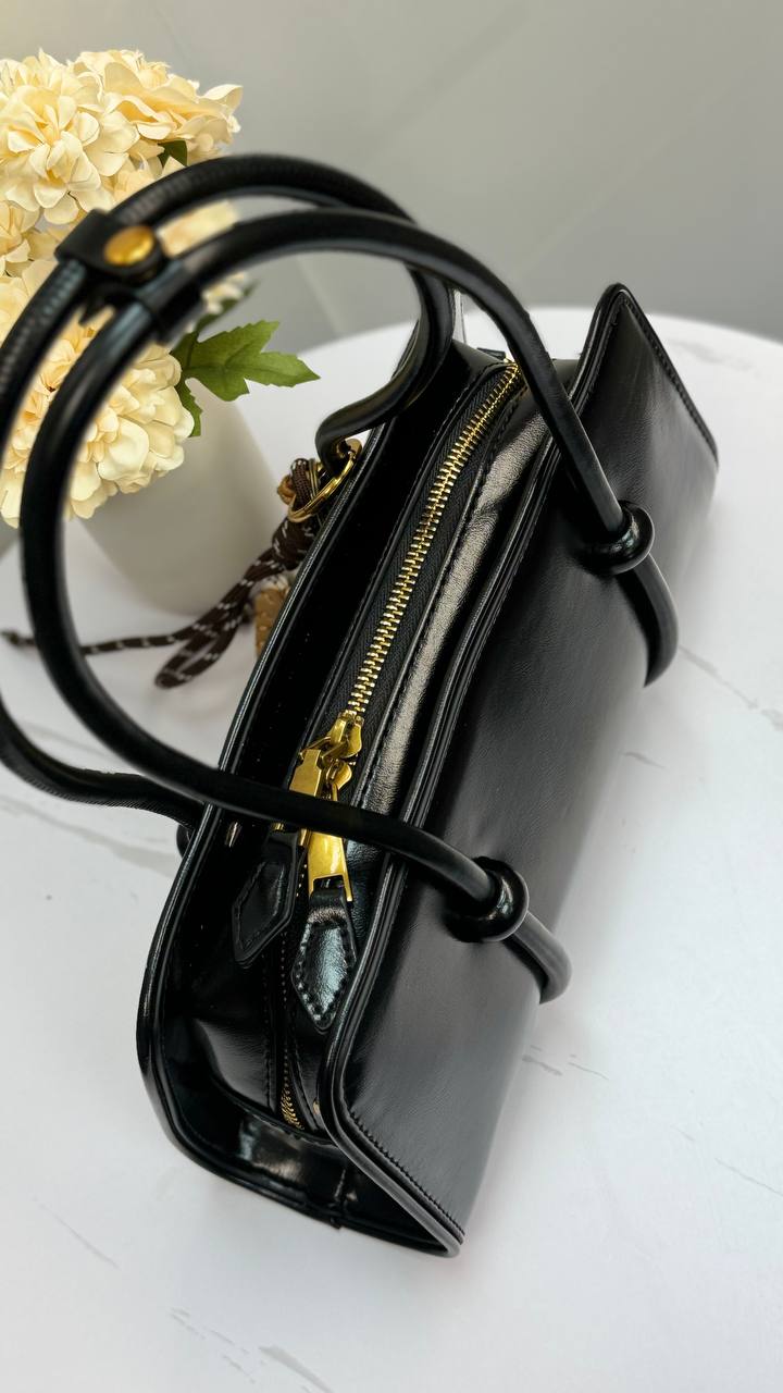 “Eleganza Pelle”