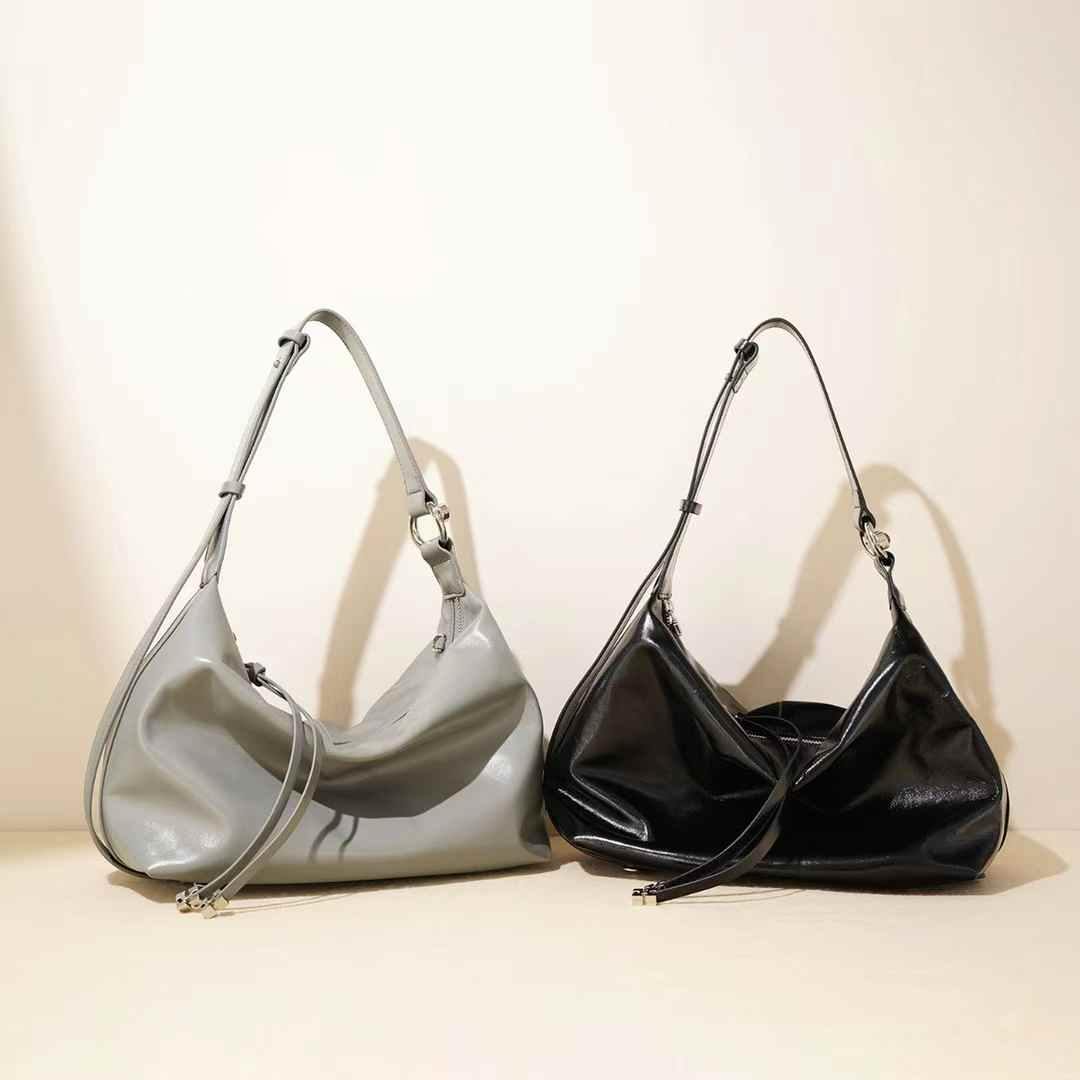 Classic Leather Hobo Bag “Timeless Elegance”